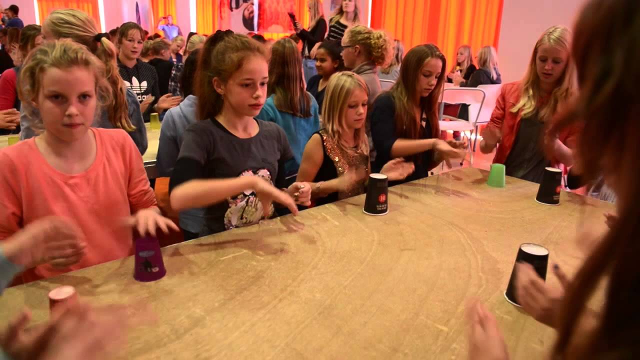 'Cupsong' in schoolkantine Bornego Junior