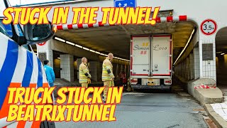 Vrachtwagen gecrasht in Beatrixtunnel