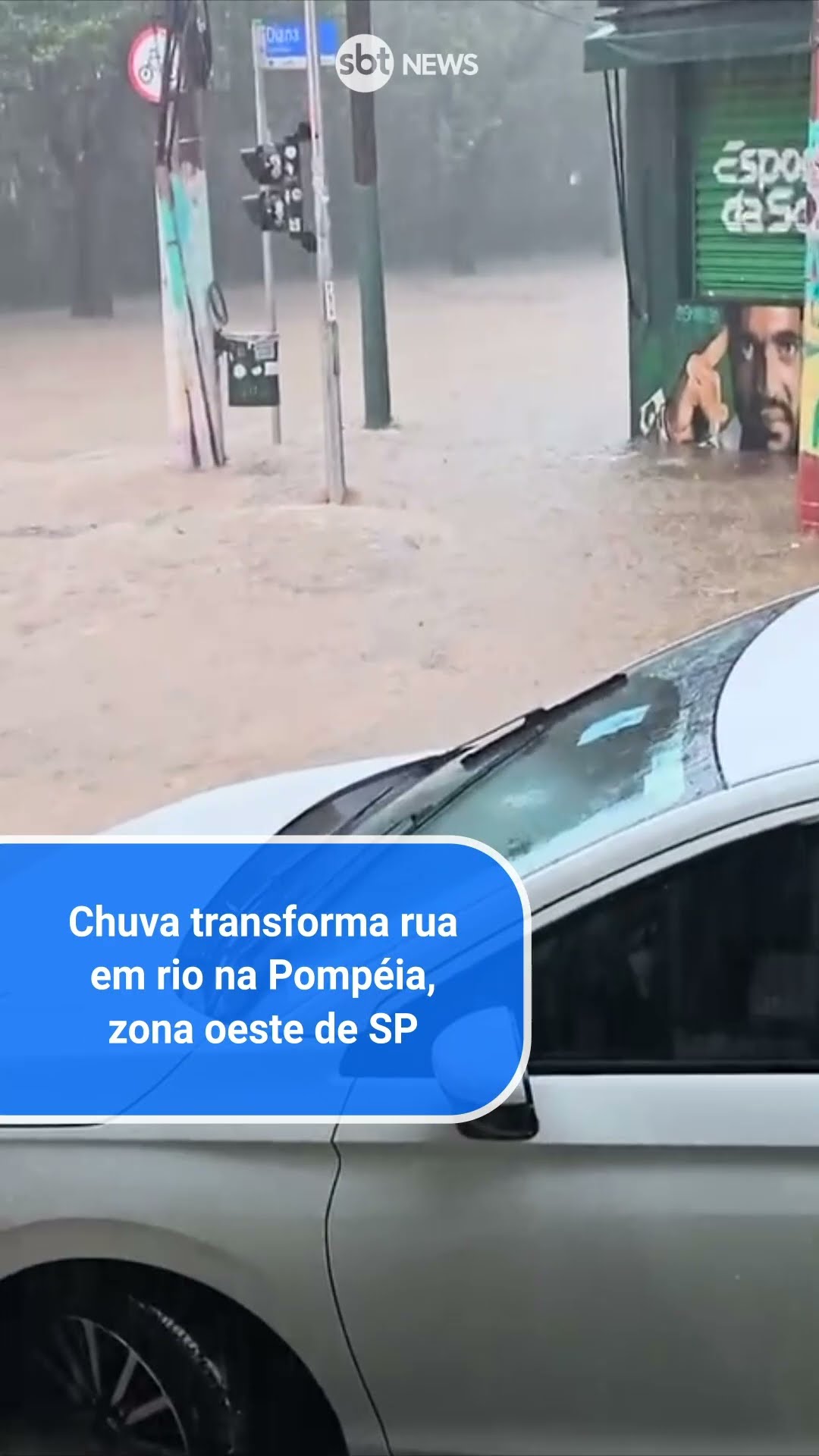 Rua do Allianz Parque vira rio durante tempestade em São Paulo