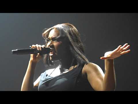 Amaarae - Angels in Tibet / Disguise / Wasted Eyes S.M.O., TivoliVredenburg Utrecht 22-04-2026