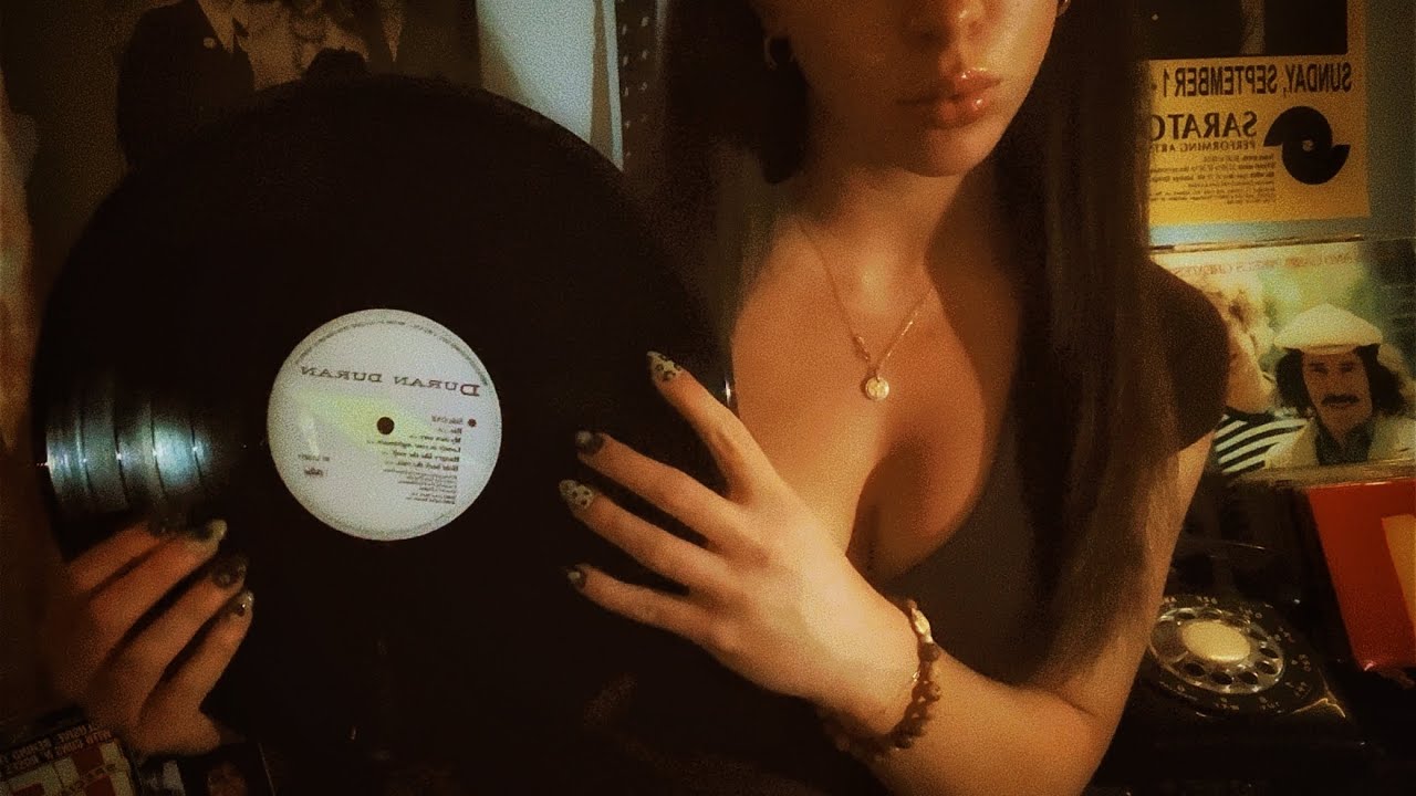 ASMR vintage record store roleplay 🌞✌️(tapping & tracing vinyls)