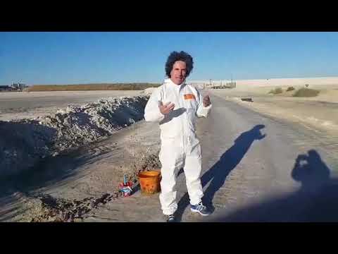 El falso Ramón López que quiere limpiar los fosfoyesos con un cubo y una palita