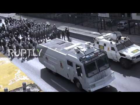 Video: Venezuela žije Měsíc Protestů A Násilí