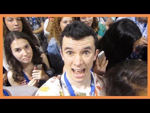 TYLER OAKLEY FANGIRLS! (#Vidcon Day 1)