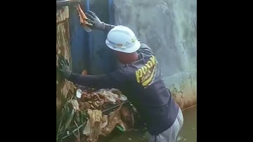 Pembersihan sampah di pintu air Depok, Kec. Pancoranmas  #kdm #viralvideo #sampah #kangdedimulyadi