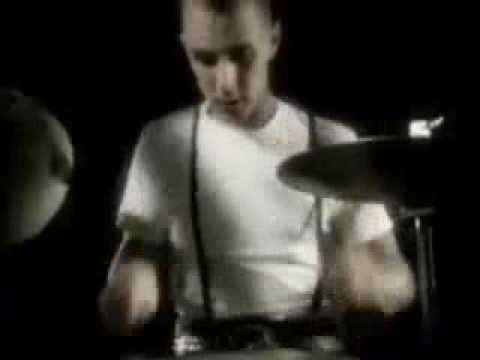 Download lagu Rihanna and Travis Barker remix umbrella.FLV Rihanna and Travis Barker remix umbrella.FLV