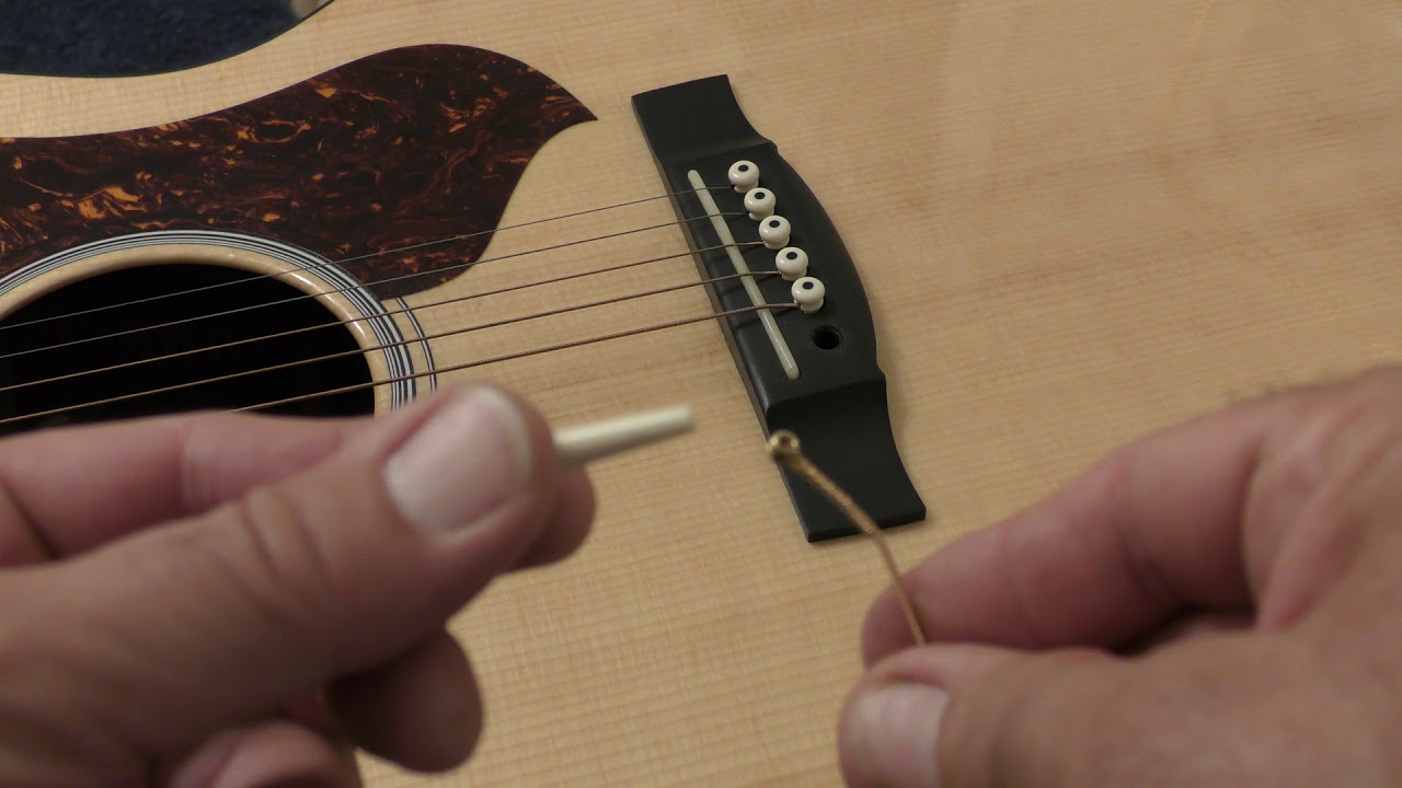HOW TO RE STRING YOUR GUITAR (so the strings don`t slip!!!!). YouTube