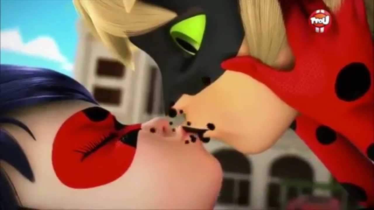 Ladynoir kiss (FINALLY!!!) - YouTube