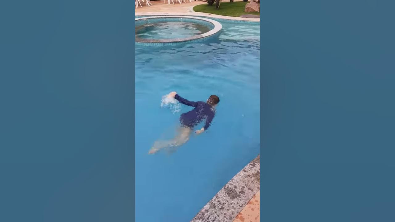 Aprendendo a nadar com meu pai. - YouTube