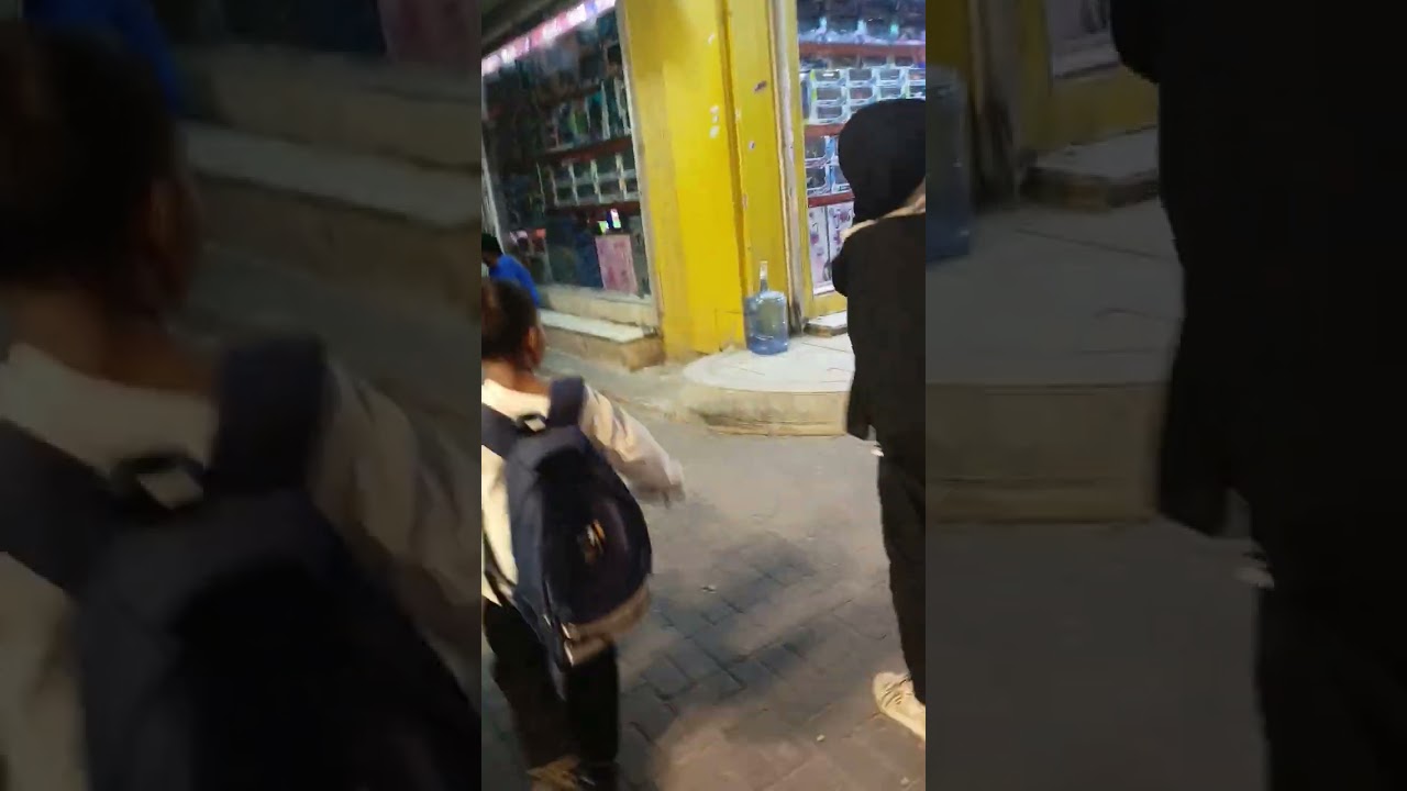 মেয়েকে নিয়ে আজ রাস্তা পার হতে ঝামেলায় পড়ে যাওয়ার মতো হইল