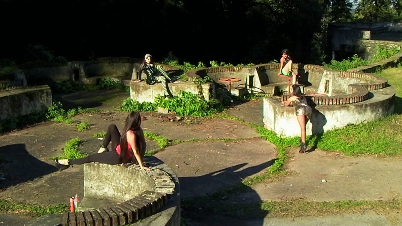 Casa de Muñecas / Electronic music belly dance gif