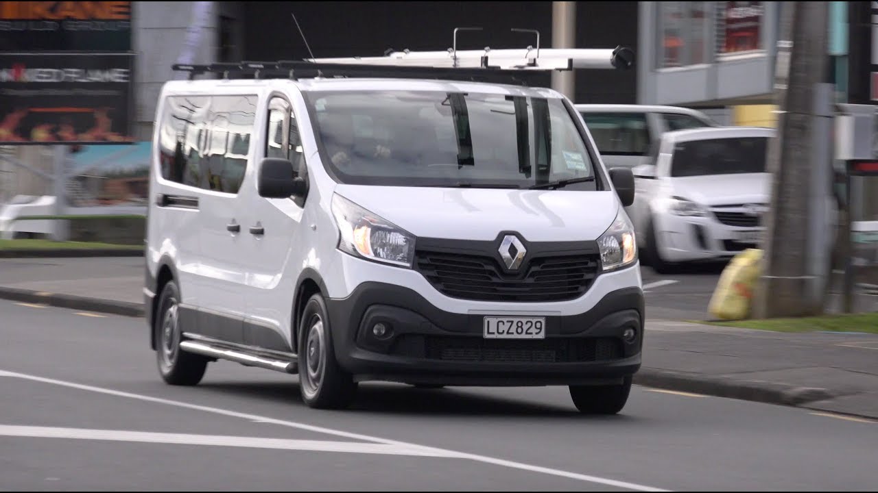 2018 Renault Trafic - Video Road Report - YouTube