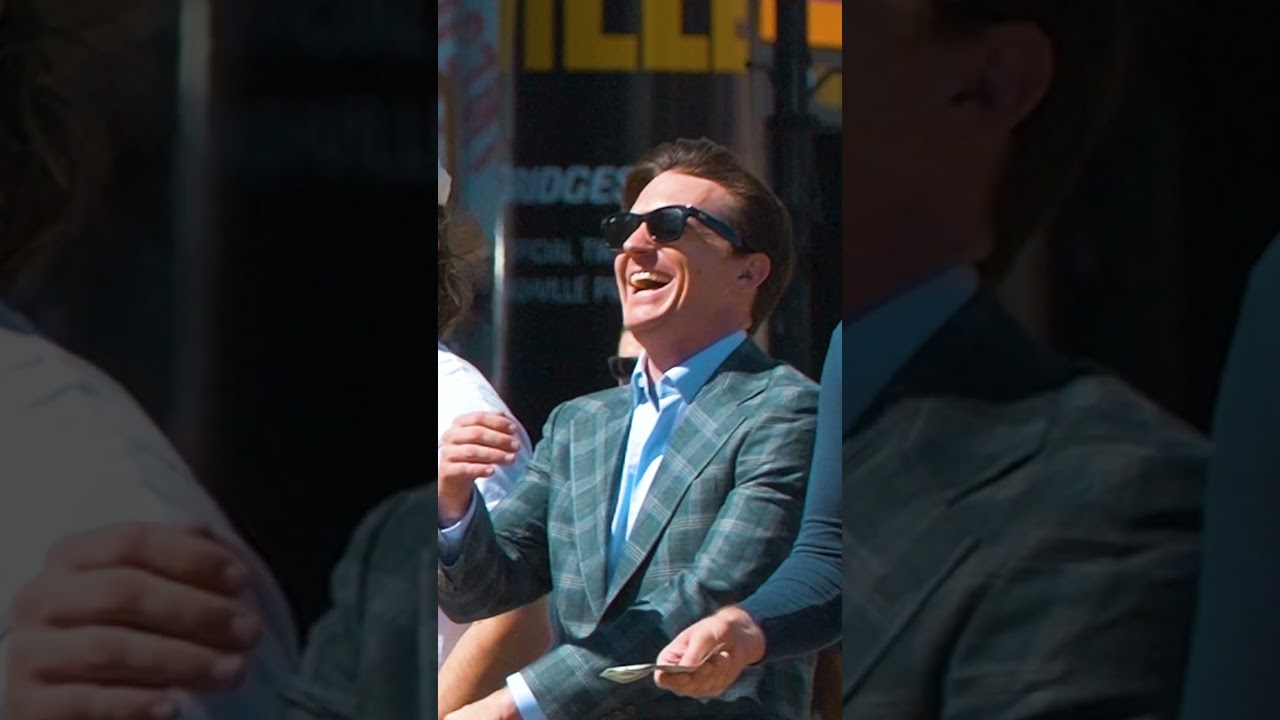 Where’s the door hole? @DrakeBellOfficial