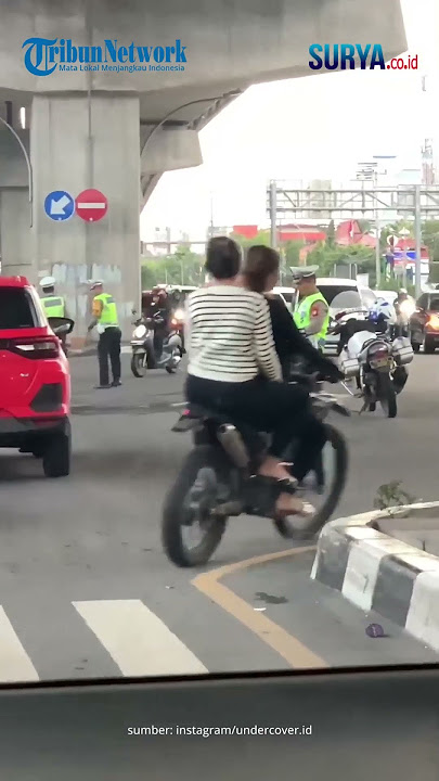 DIDUGA TAKUT KENA TILANG! Wanita Pengendara Motor ini Putar Balik