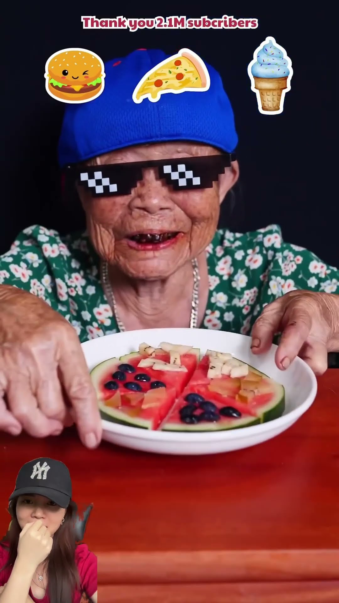 Nenek mukbang burger pizza es krim buah apel ⁉️