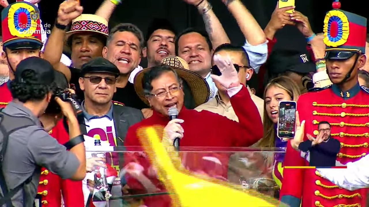 LE GRITARON ¡Reelección! EMPUÑÓ LA ESPADA DE BOLÍVAR mientras miles arengaban pero él respondió ¡NO!