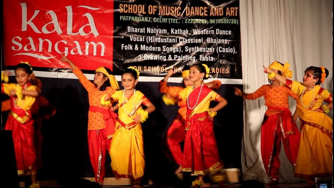 Majhiya Majhi Loiya Chol   Anushkas Dance Program   Durga Puja 2012