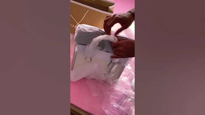 Unboxing my Michael Kors Handbag 👜 #michaelkors #handbagunboxing #brandedbag  #shorts