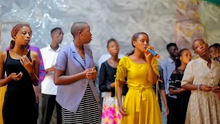 IYI NDIRIMBO ITWIBUKIJE ARLM YOMUBIHE BYAKERAY ESU ABWIRA ABIGISHWA BE 🙌Covered by Thenzi & UMUKUNGA