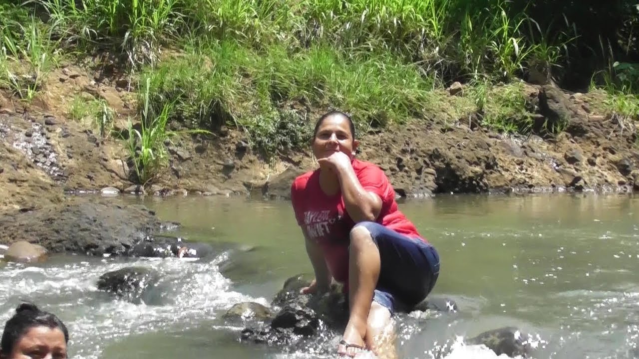 Cuando se trata de Selfies Celeste es la primera en la lista..nos dimos un chapuzon en el rio. video phone beyonce mp3
