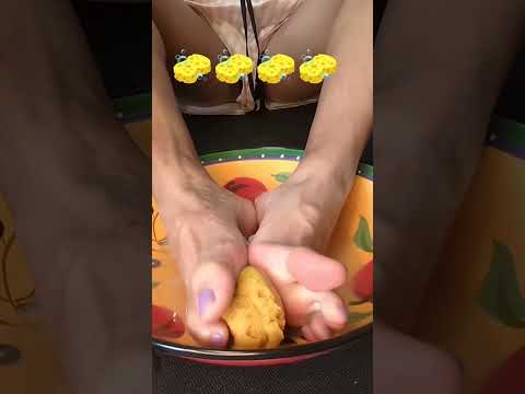 Feet ASMR with crisp sounding sponge noises 😍
