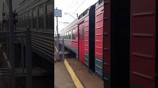 "на всех порах" ЭТ2М-038 прилетает на платформу Дудергоф #train_rus #ржд