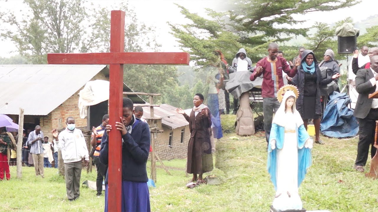 Maama Maria Nzindukira Nkoku Wazindukire Elizabeth   Catholics Singing For Mother Marry