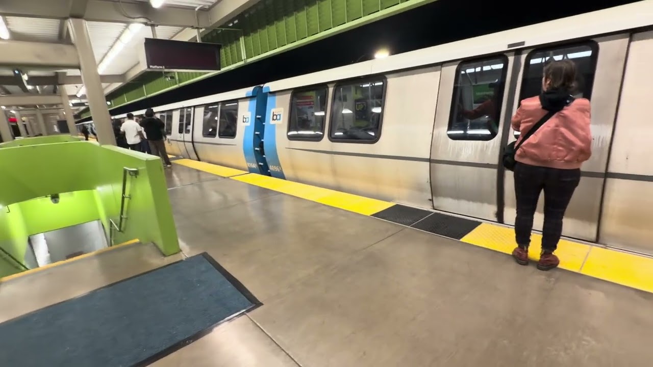 6-Car orange line train to Richmond at Bay Fair station 