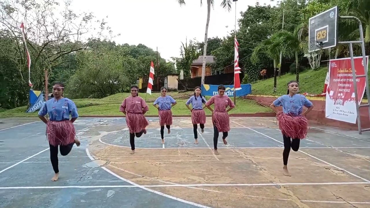 tari orlapei DKV 2 SMK 6 Ambon