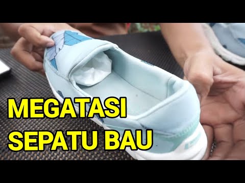 Video: Cara Menghilangkan Bau Sepatu: 13 Langkah (dengan Gambar)