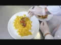 Farfalline con salsa crudaiola Farfalline con salsa crudaiola