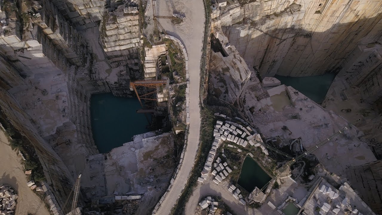 Reportagem. As pedreiras e os precipícios vistos do ar