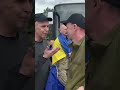 До сліз 🥹 Додому повернулися українські захисники, які перебували в російському полоні з 2022