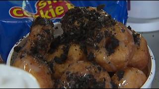 East Coast Mini Donuts makes their Apple Pie and Cookies & Cream donut buckets at FOX43