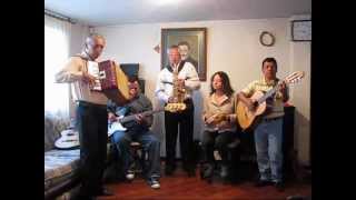 UN SAXO PARA RECORDAR - LINDAS ECUATORIANAS