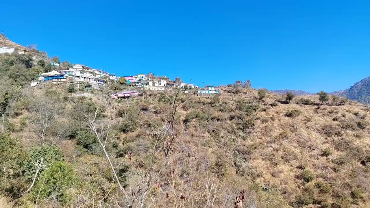 ग्राम झटकंडी की लोकेशन और गांव के सामने का दृश्य।