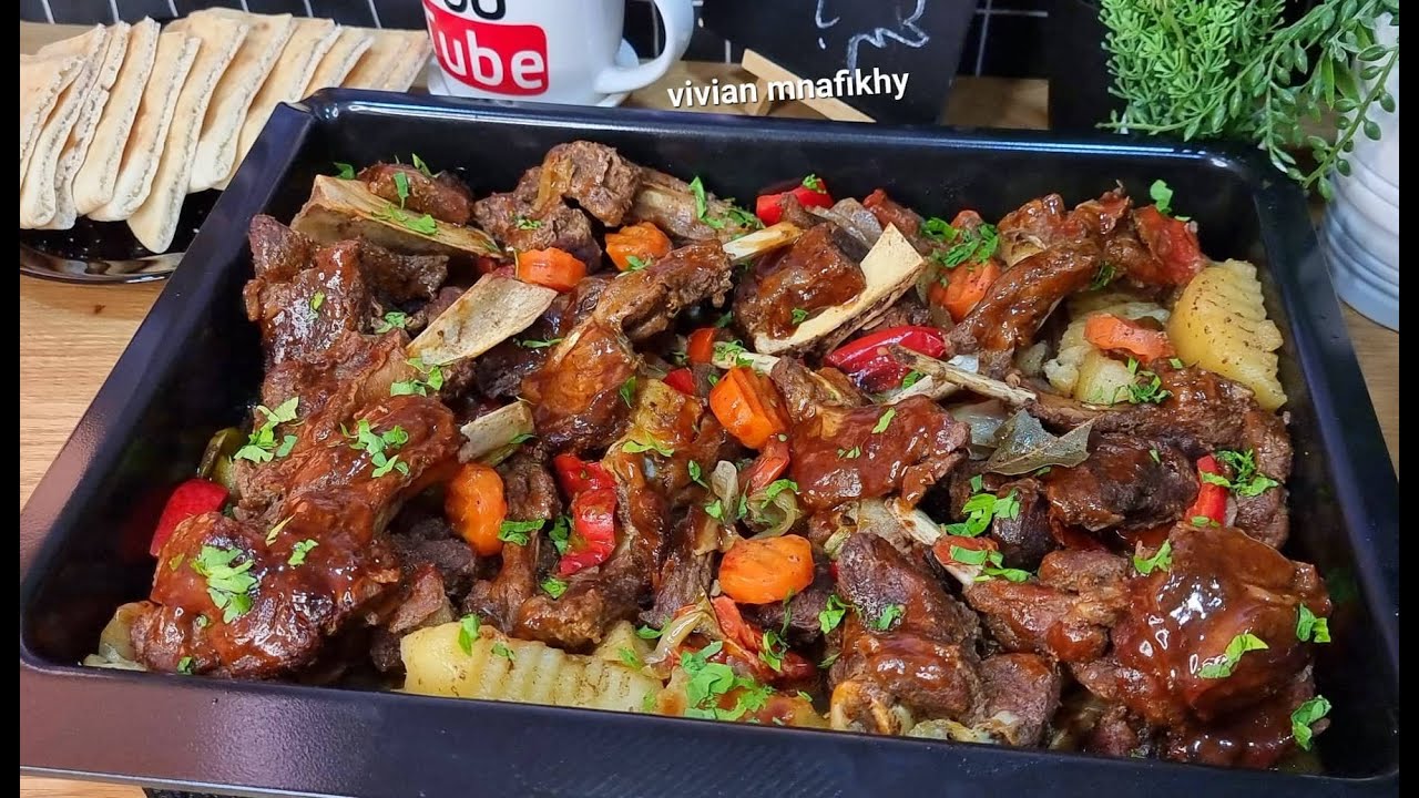 صينية لحم مشوي بالخضار😍بطريقة جدا سهلةولذيذة👌وكيف يطلع معنا اللحم دايب ومستوي😋وصفةرائعةلعيد الأضحى🐑🐑