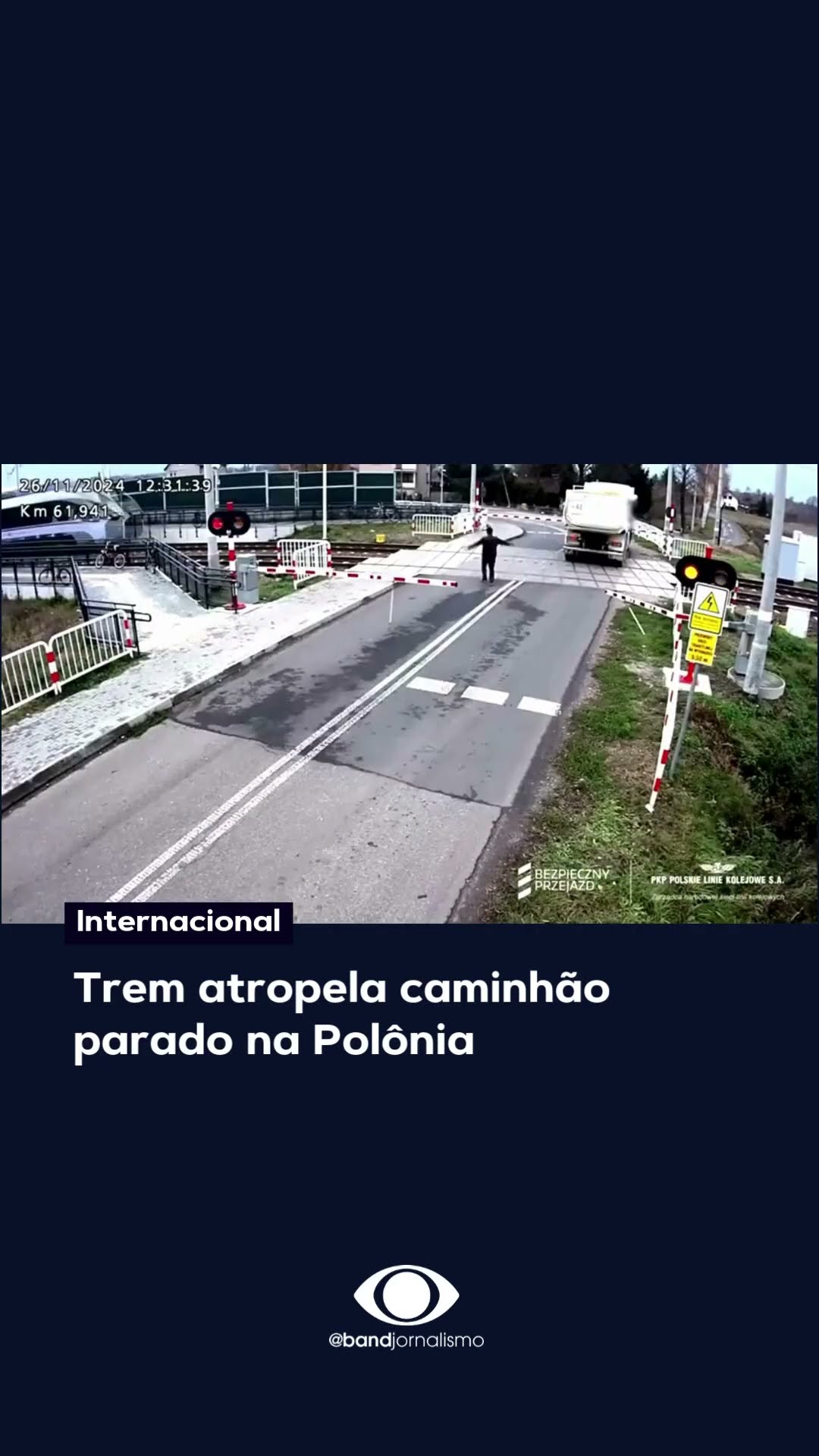 Trem atropela caminhão e deixa 7 feridos na Polônia