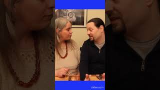 Ein Tisch sorgt für Chaos - Witze aus Deutschland #comedy #shortvideo #restaurant #funny #humor