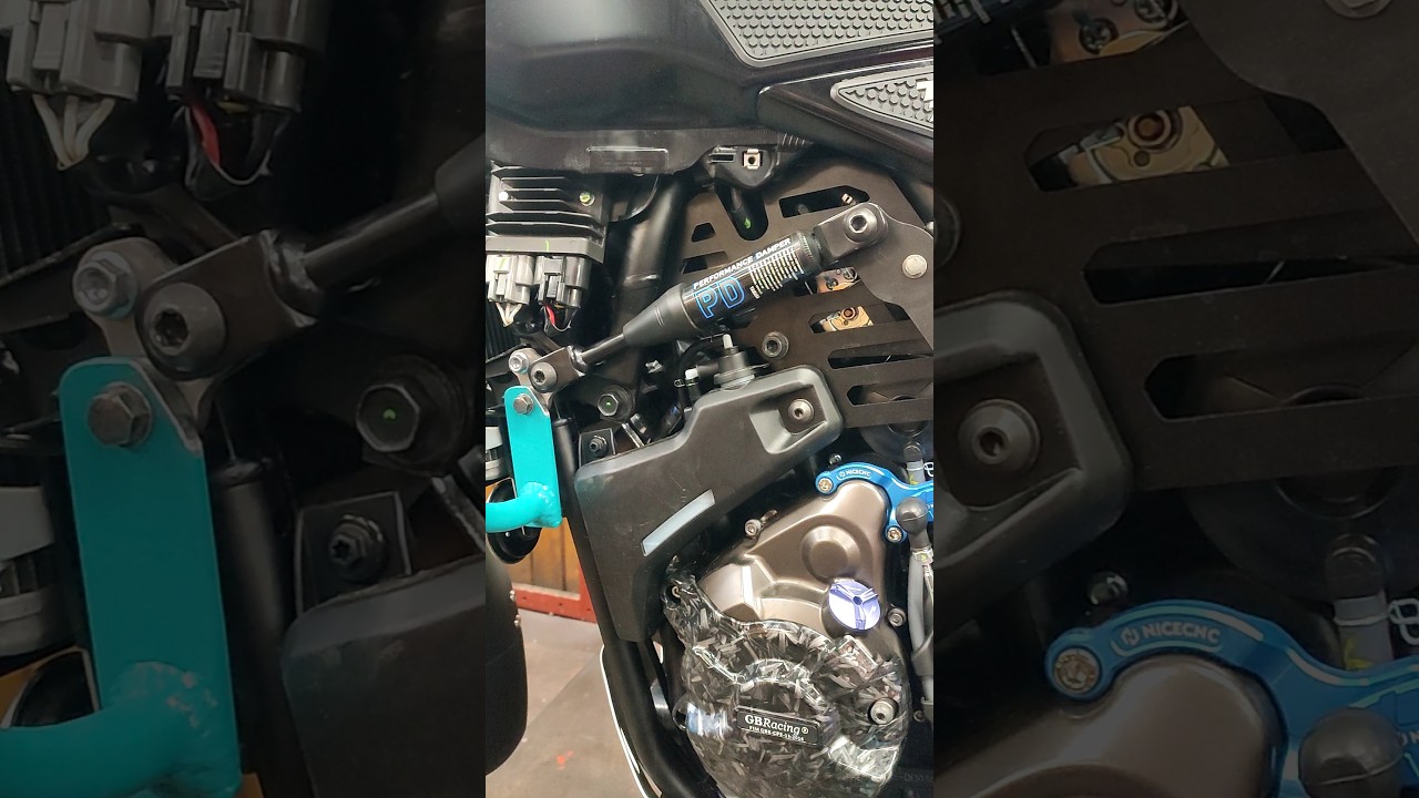 Yamaha Tenere 700 Установил демпфер рамы Yamaha Performance. 