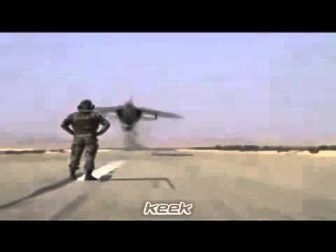 طيار سعودي يمر فوق رأس عسكري