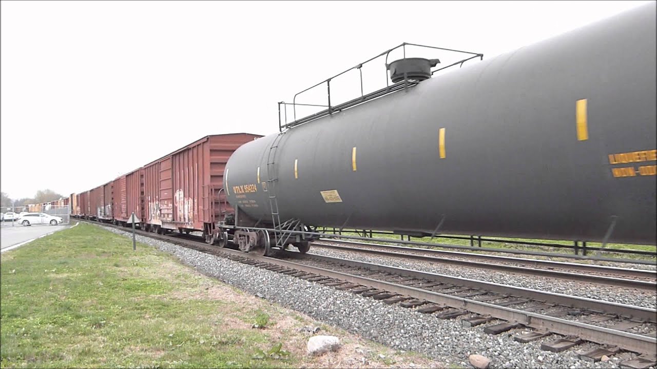 CSX Q418 w/ an EPIC lashup and horn salute!
