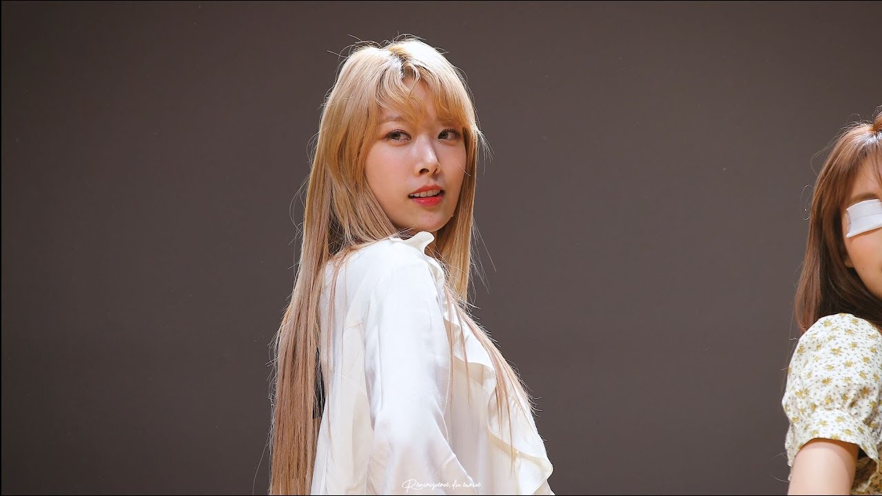 190503 우와(WOOWA) 유니스 직캠 CTS아트홀 팬싸인회 - YouTube