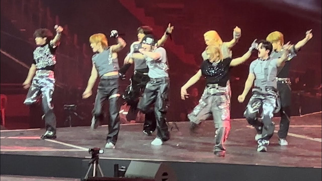 STRAY KIDS - MANIAC + GET LIT + TOP LINE  + LA LA LA - AAA AWARDS 2023 (fancam)