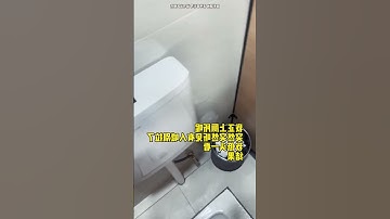 Vừa sả nước thì biết bồn cầu bị thủng