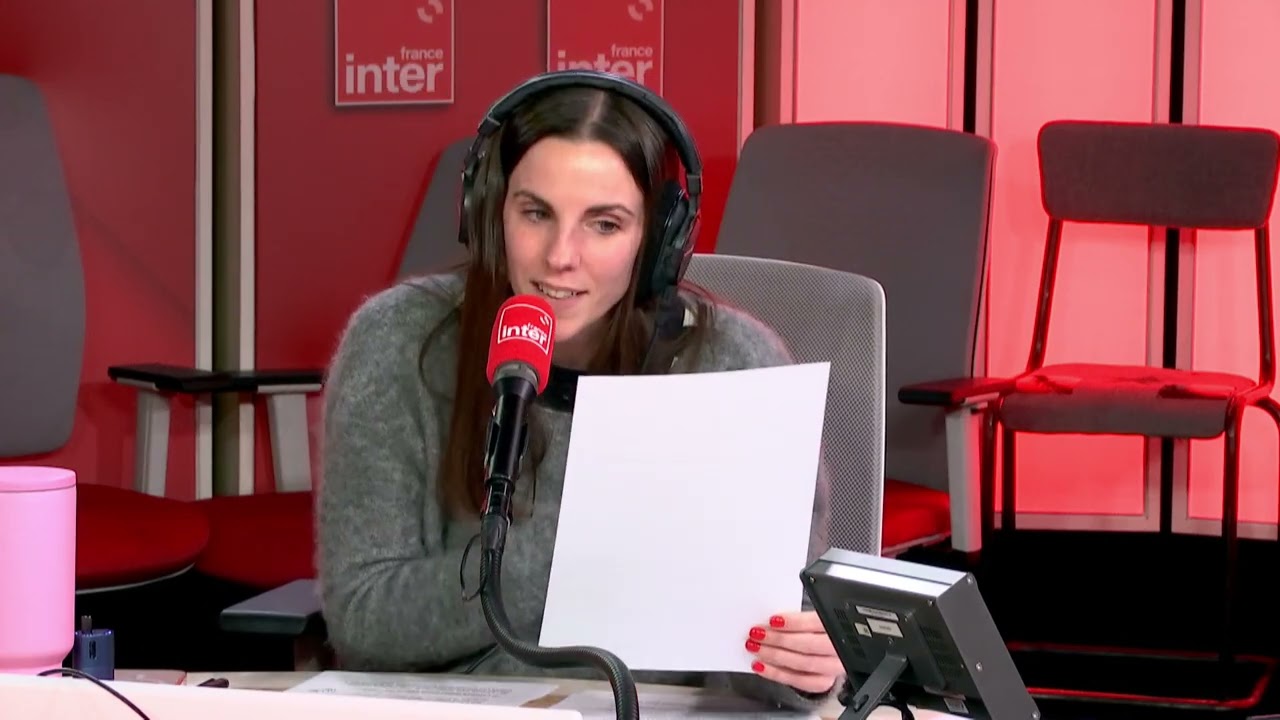 Le livre, le nouvel accessoire adoré des réseaux - Manon Mariani