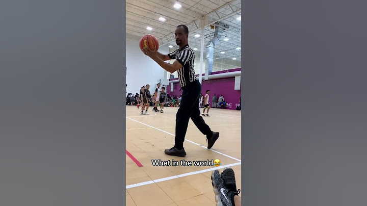 Ref acting like he saved the day. 🤣💀 (via farrish_gang/TT) #shorts