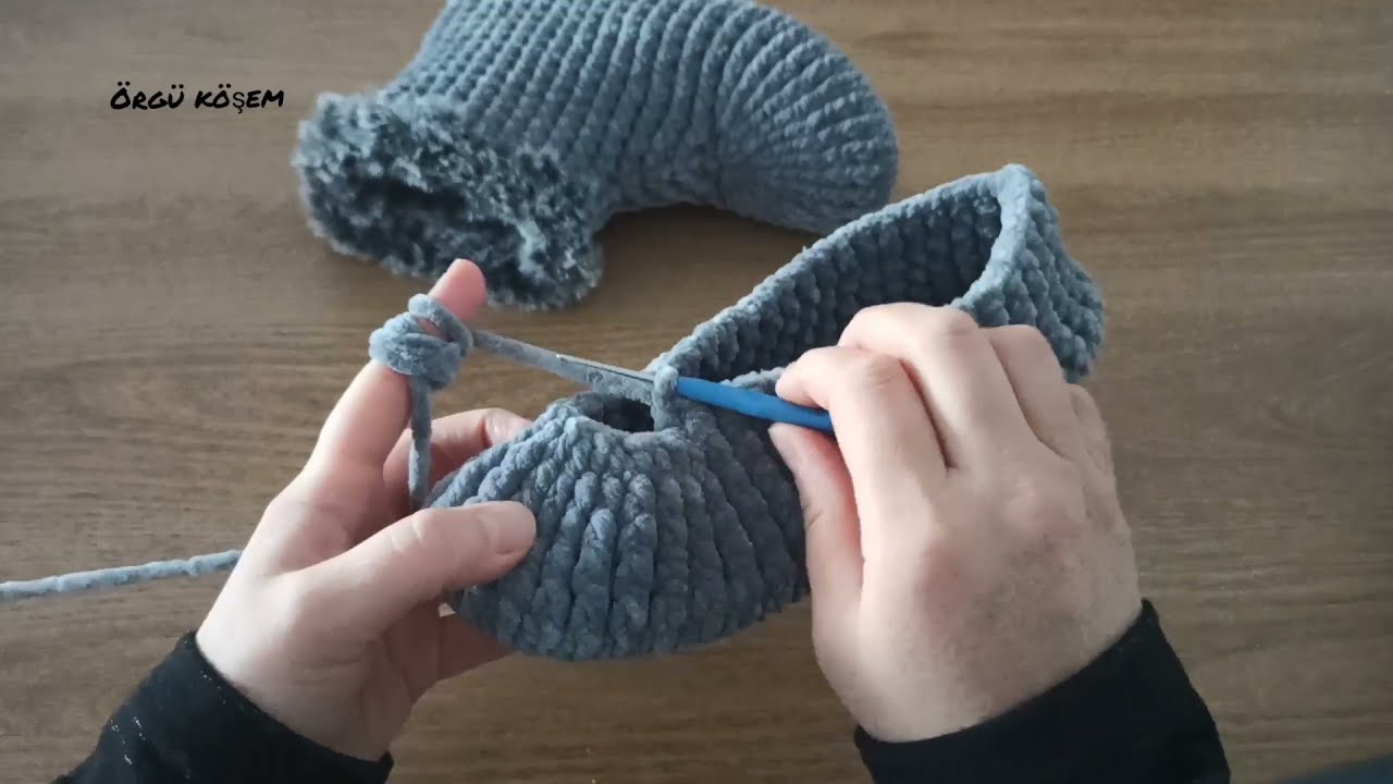 Keçe taban üzerine kadife ip ile bot yapımı #easy #pinterest #crochet