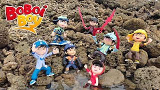 menemukan mainan BoBoiBoy di pantai, BoBoiBoy api, BoBoiBoy es, BoBoiBoy gempa, BoBoiBoy angin