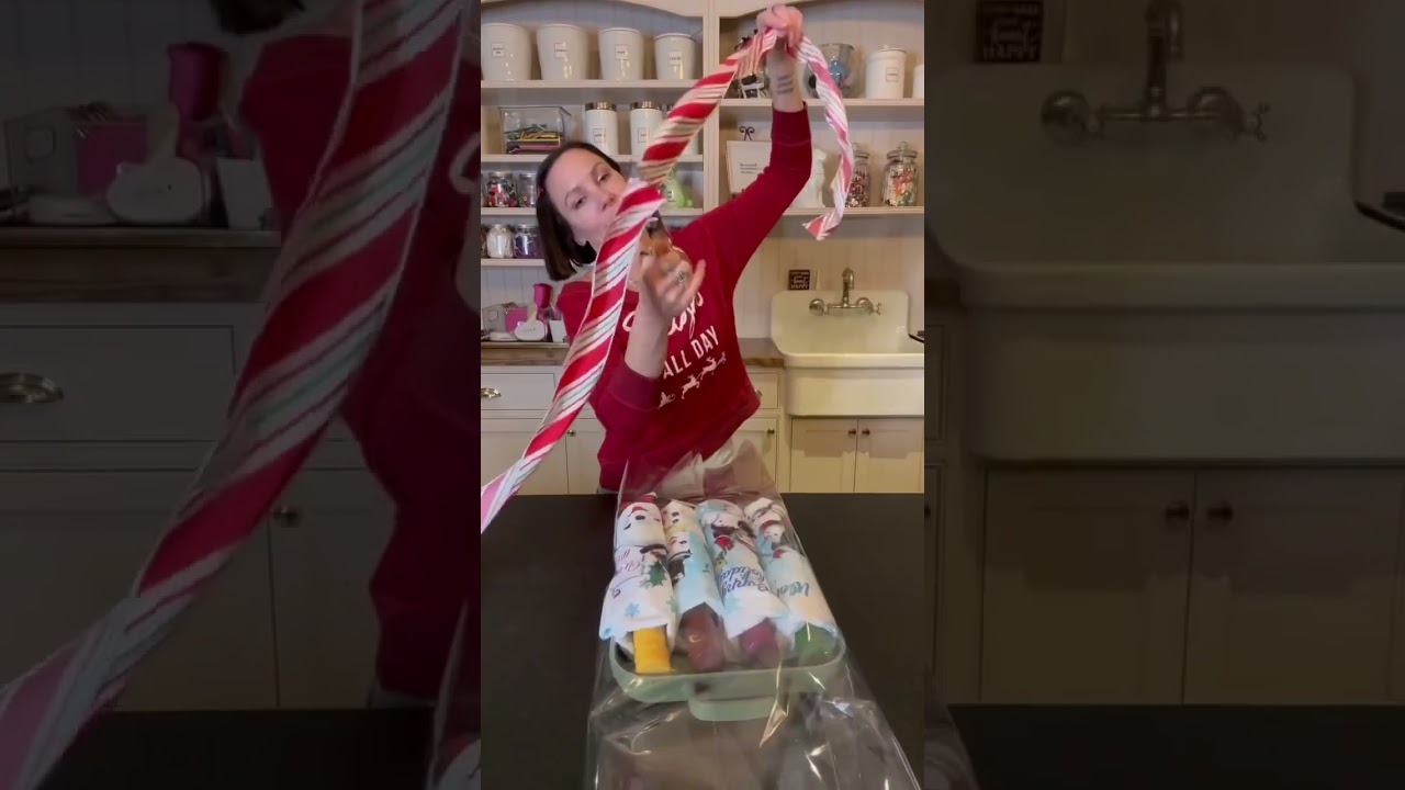 Love this easy gift idea! Perfect for a hostess gift or for anyone in your life 😉🎁 